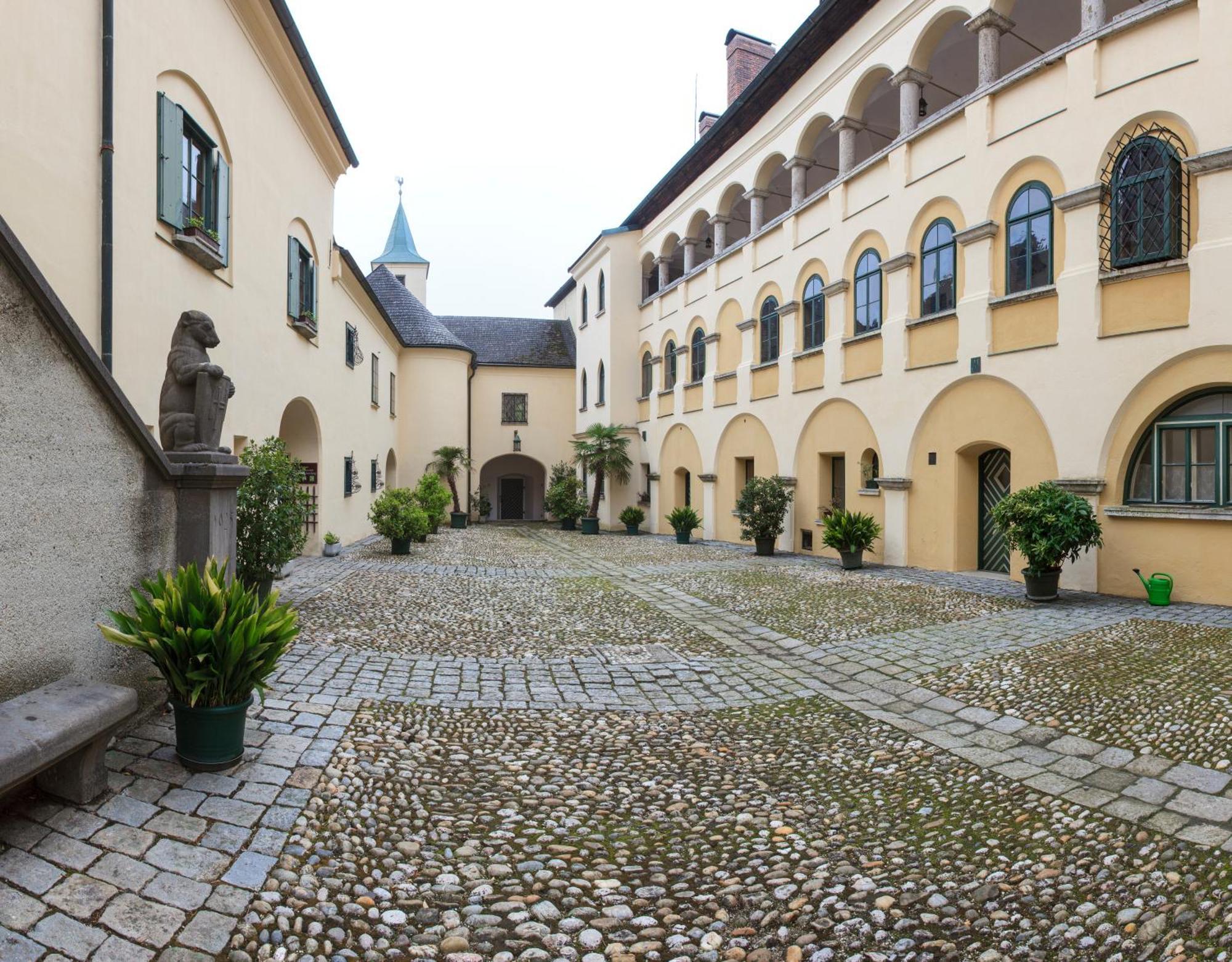 Fruhstuckshotel Scharinger Haag am Hausruck Exterior photo